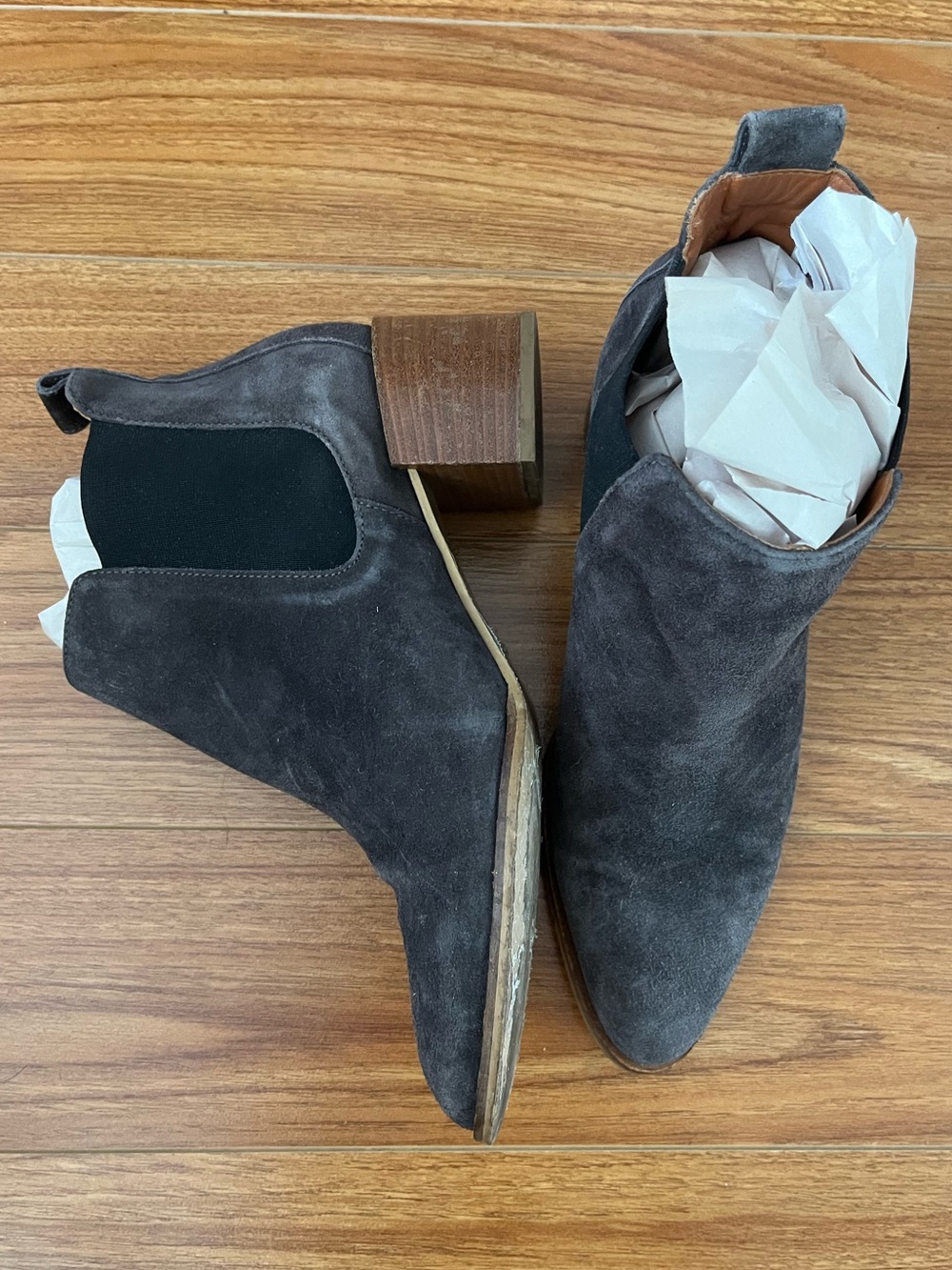 Everlane Women’s Gray Suede heeled boots
